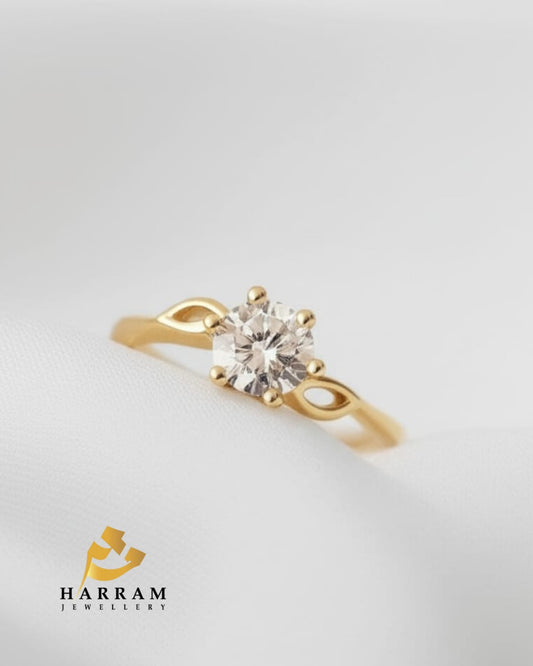 Elegant Gold Solitaire Ring with Band Design