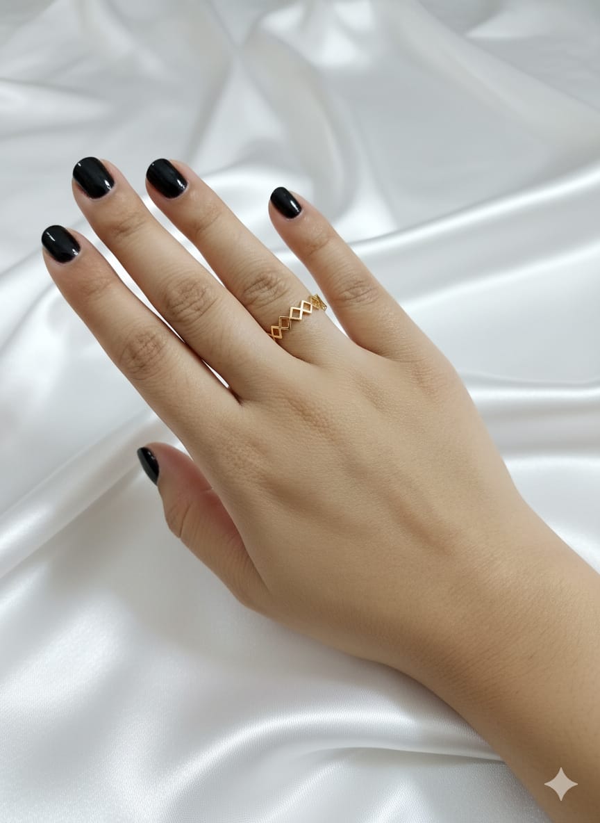 Elegant Design Band Ring