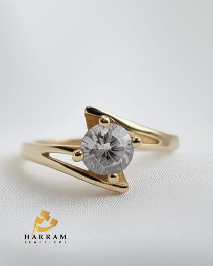 Classic Gold Ring with Split Shank Design