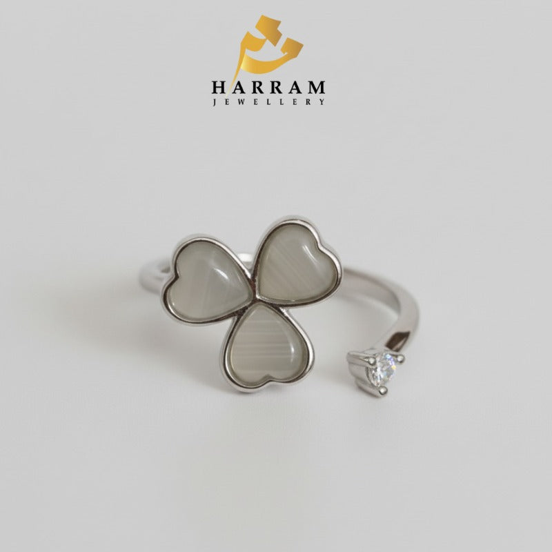Clover Ring with Heart-Shaped Stones