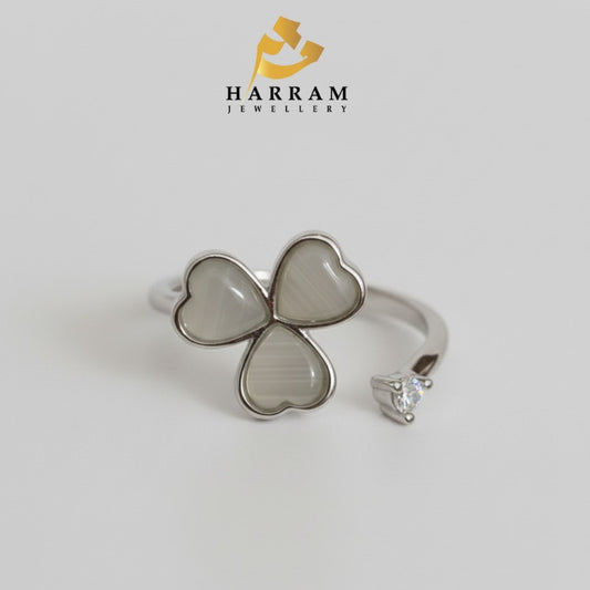Clover Ring with Heart-Shaped Stones