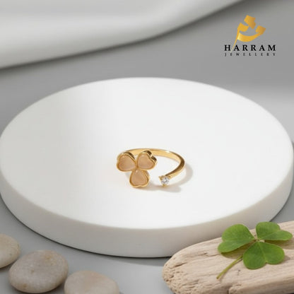 Clover Ring with Heart-Shaped Stones